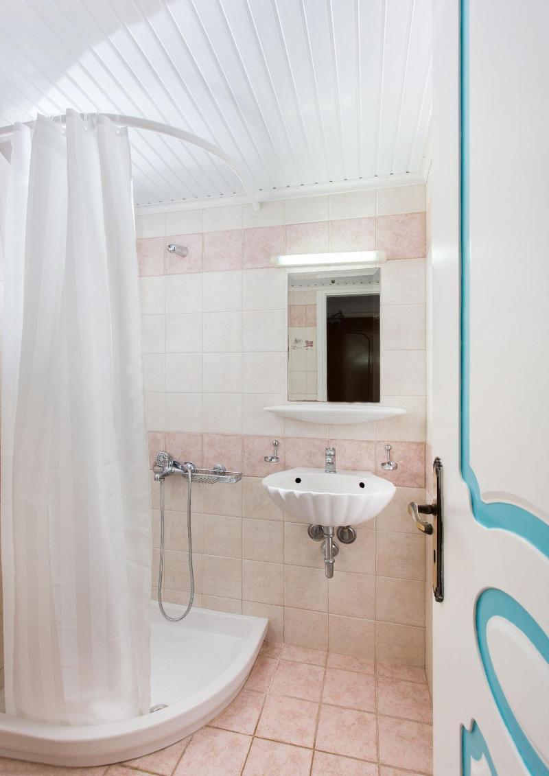 Iris Beach Hotel Монемвасія Екстер'єр фото