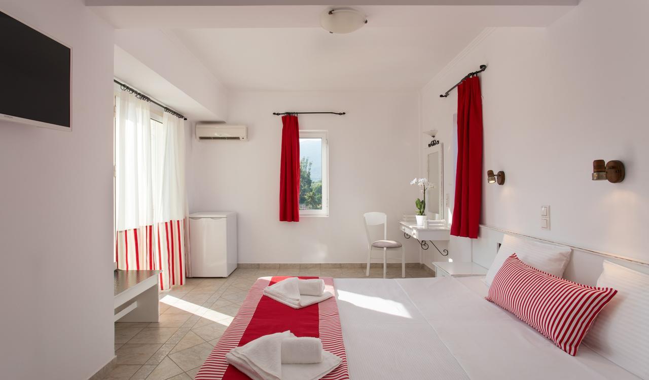 Iris Beach Hotel Монемвасія Екстер'єр фото