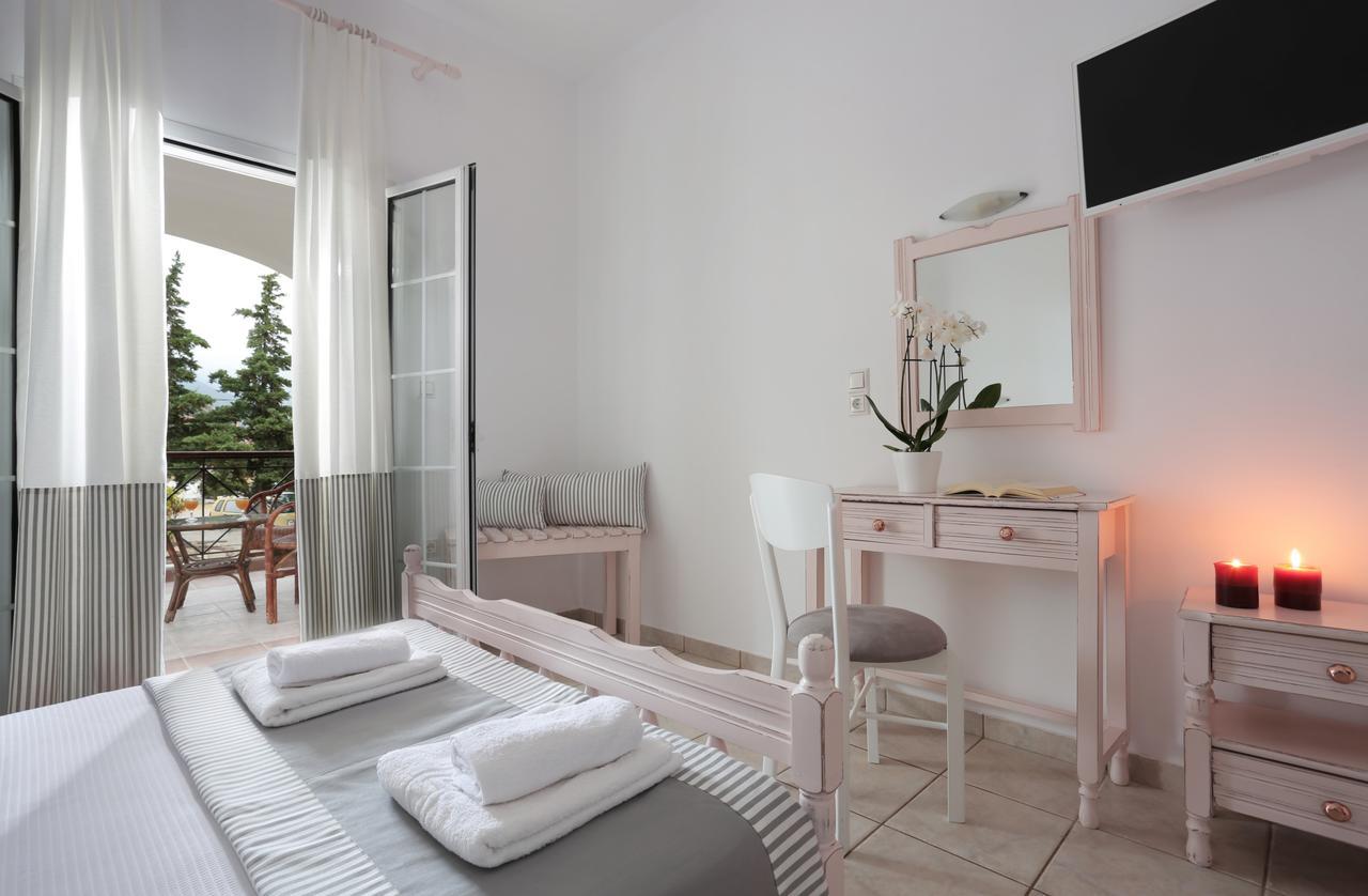 Iris Beach Hotel Монемвасія Екстер'єр фото