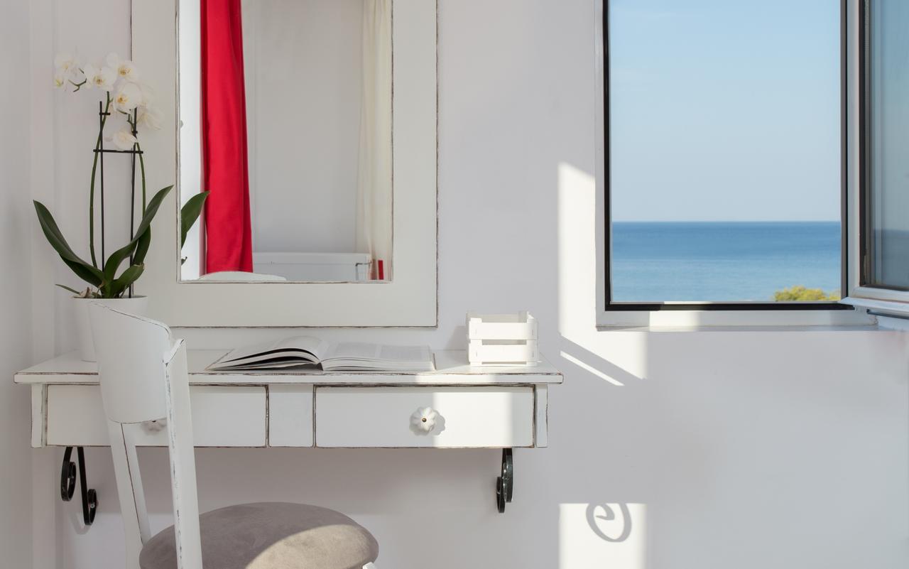 Iris Beach Hotel Монемвасія Екстер'єр фото